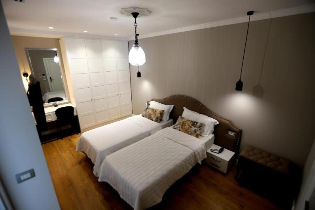 Boutique Hotel Whisky Tirana Szoba fotó