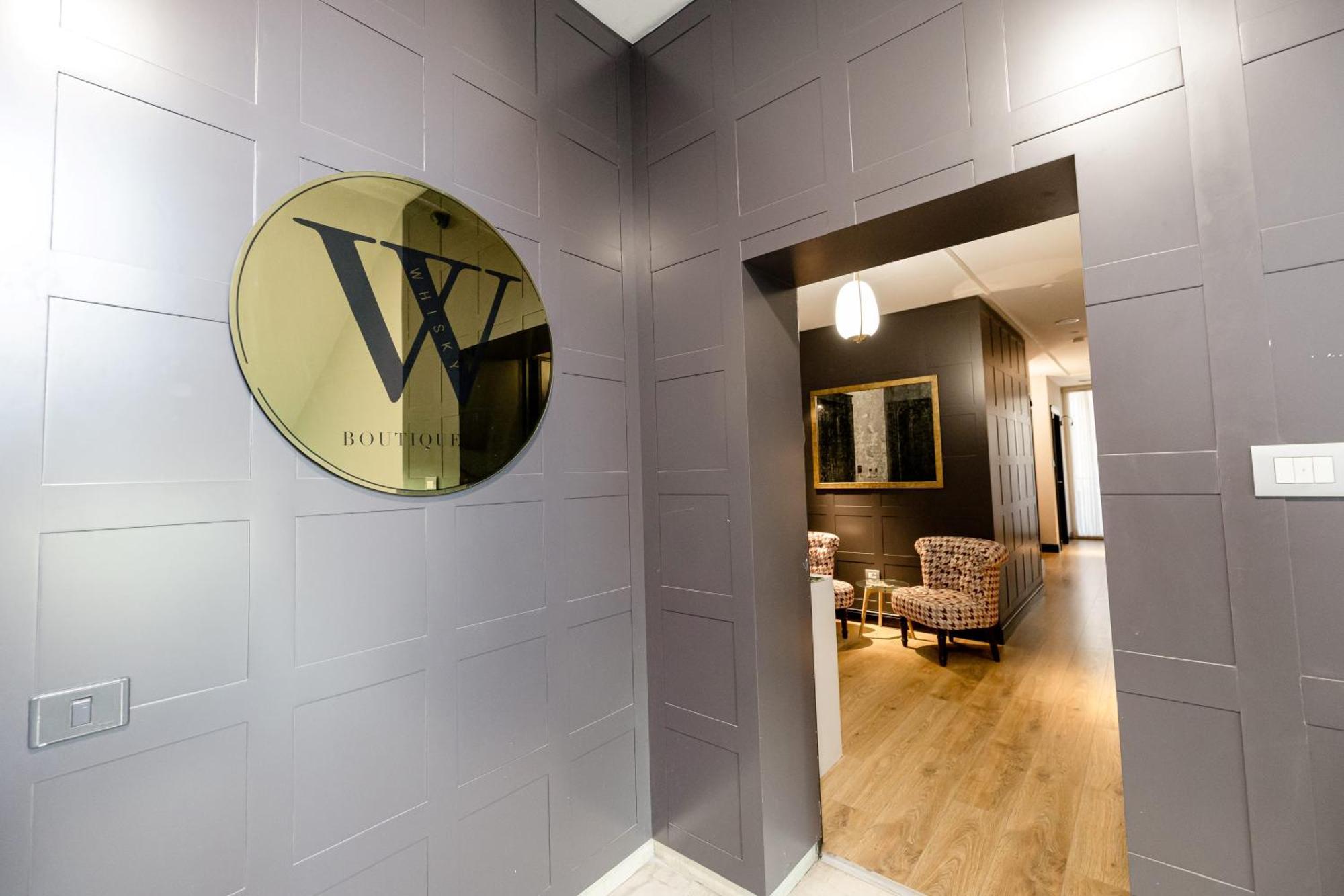 Boutique Hotel Whisky Tirana Kültér fotó