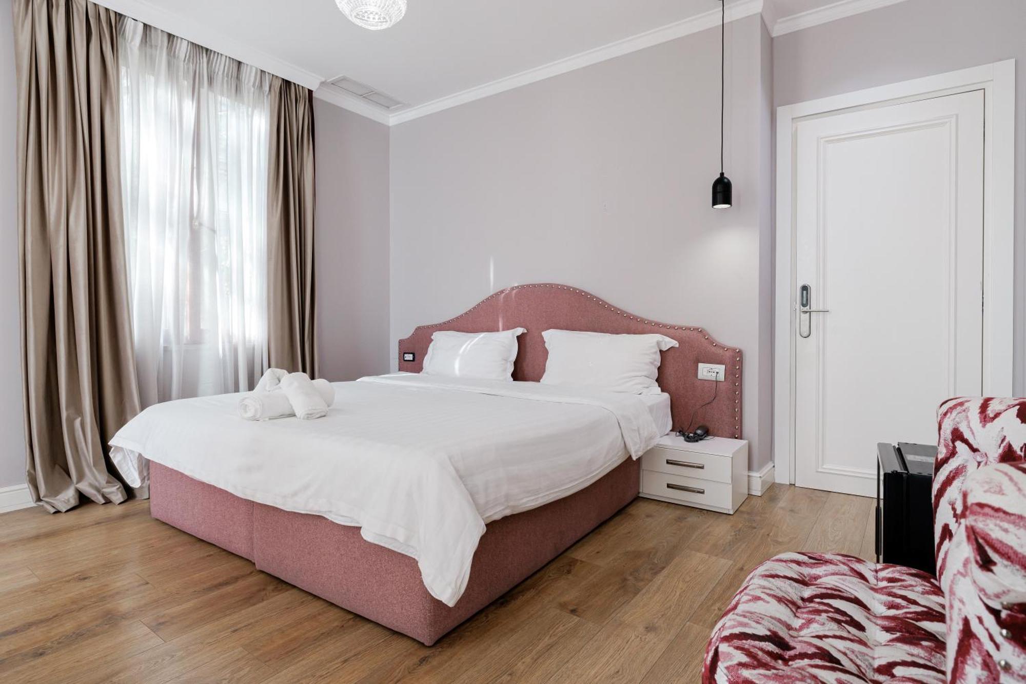 Boutique Hotel Whisky Tirana Kültér fotó