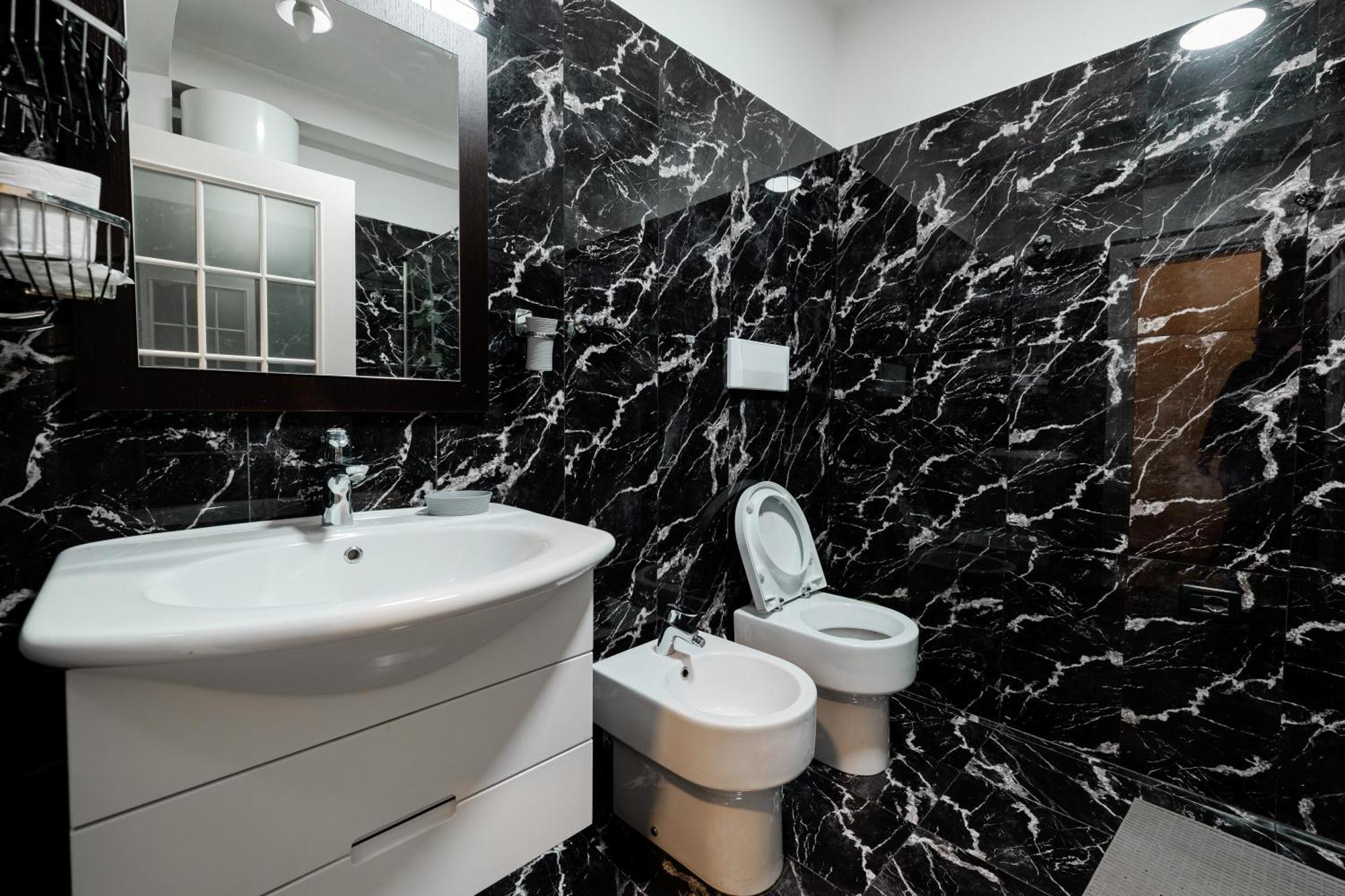 Boutique Hotel Whisky Tirana Szoba fotó